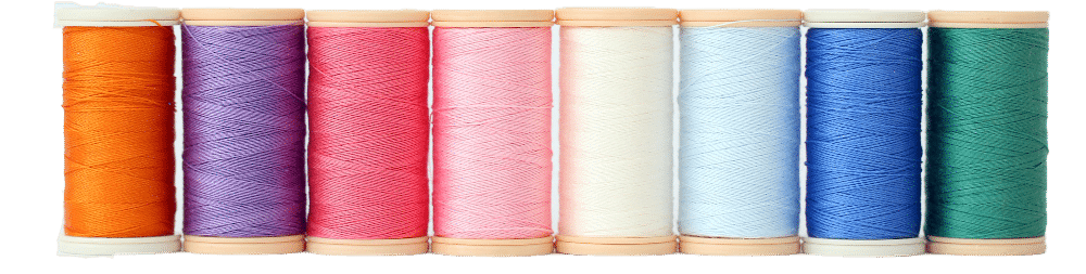 hilos colores sobre superficie blanca Gorca Textil